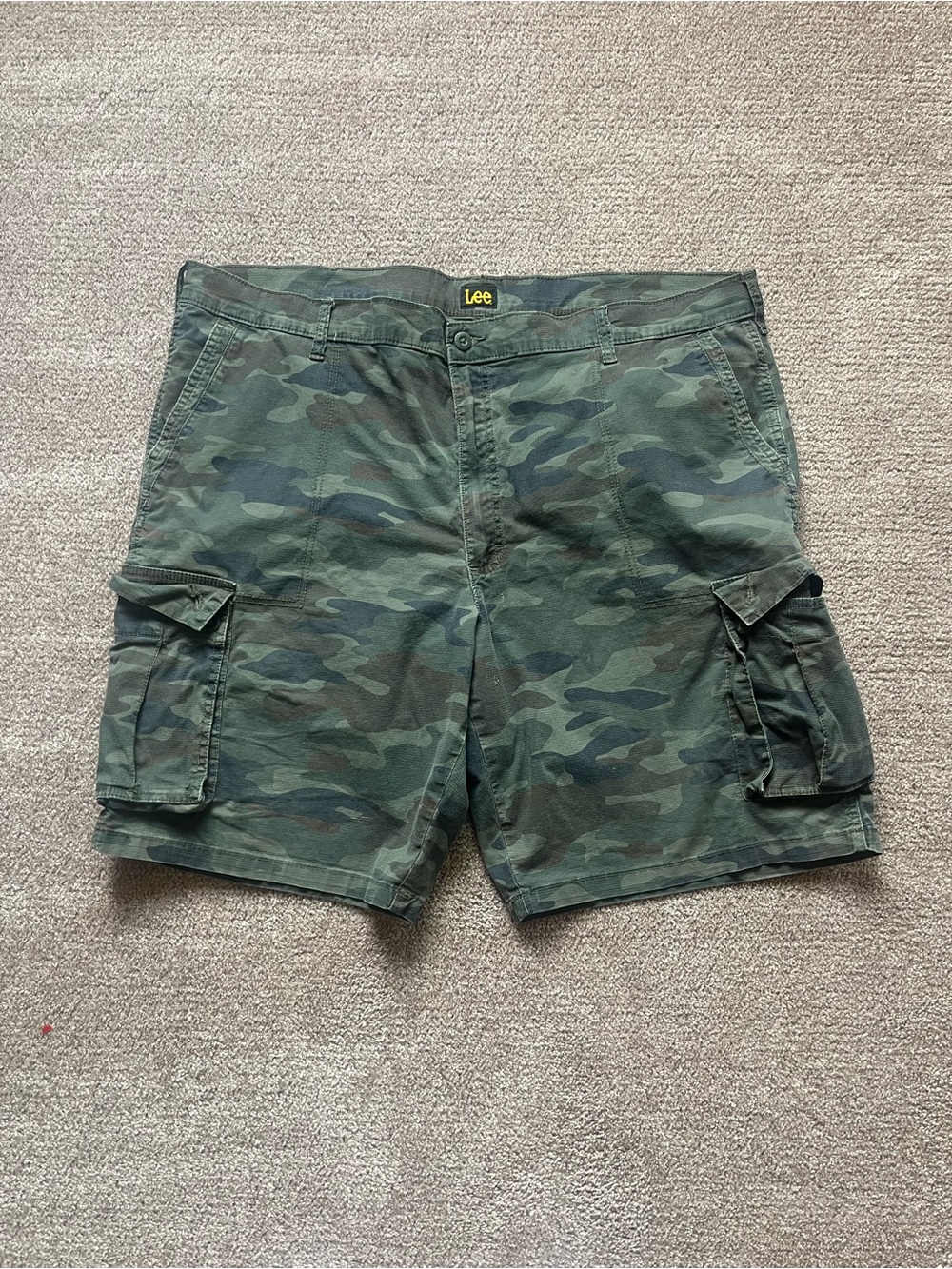 VTG 00’s / Y2K Lee Baggy Cut Camo Cargo Shorts